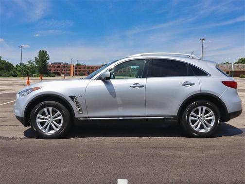 2017 INFINITI QX70 Base