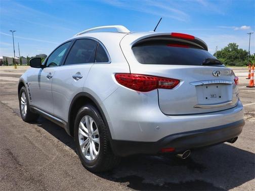 2017 INFINITI QX70 Base