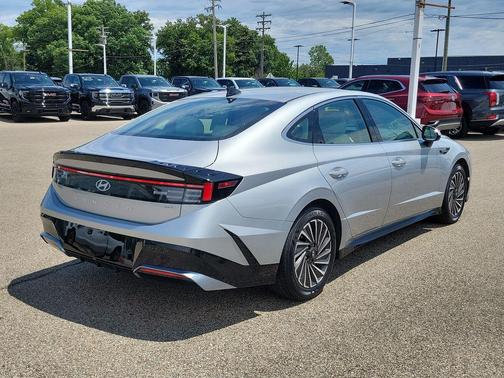 Aero Silver 2025 Hyundai SONATA Hybrid SE
