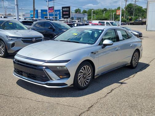 Aero Silver 2025 Hyundai SONATA Hybrid SE