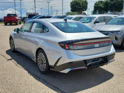 Aero Silver 2025 Hyundai SONATA Hybrid SE