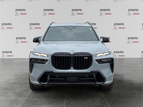 2023 BMW X7 M60i
