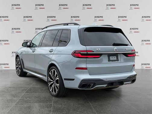 2023 BMW X7 M60i