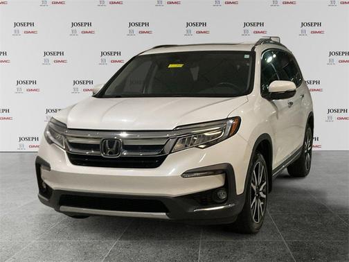 2022 Honda Pilot Touring 8-Passenger