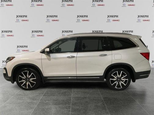 2022 Honda Pilot Touring 8-Passenger