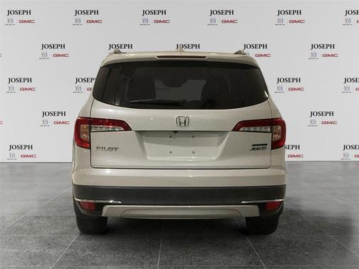 2022 Honda Pilot Touring 8-Passenger