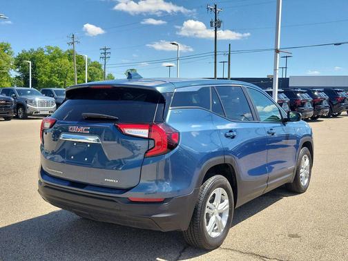 Downpour Metallic 2024 GMC Terrain SLE