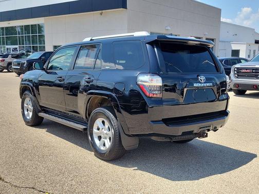 Midnight Black Metallic 2017 Toyota 4Runner SR5
