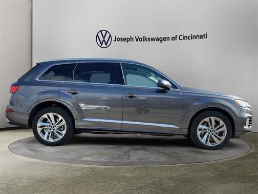 2022 Audi Q7 55 Premium Plus