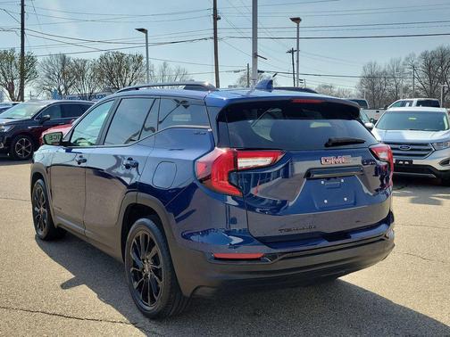 Marine Metallic 2023 GMC Terrain SLE