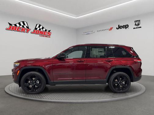 2025 Jeep Grand Cherokee Laredo