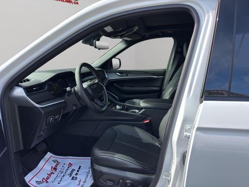 Bright White Clearcoat 2026 Jeep Grand Cherokee Limited
