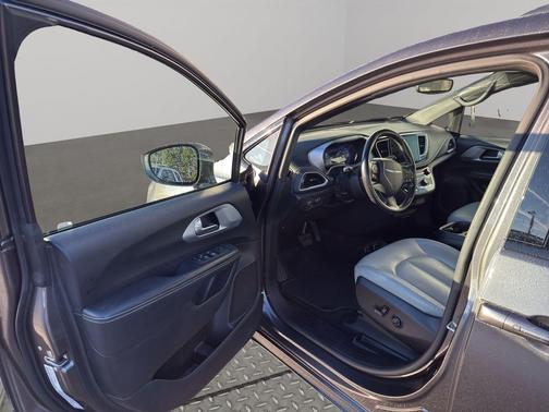 2021 Chrysler Pacifica Touring