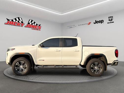 Summit White 2024 GMC Canyon AT4