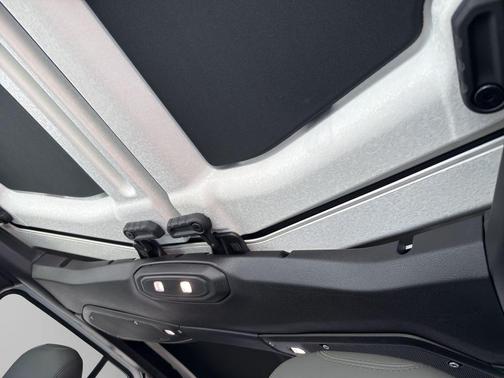 Bright White Clearcoat 2024 Jeep Gladiator Mojave X