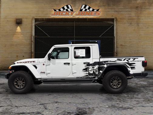 Bright White Clearcoat 2024 Jeep Gladiator Mojave X