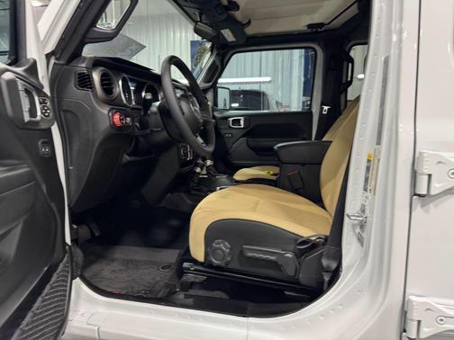 2023 Jeep Gladiator Sport