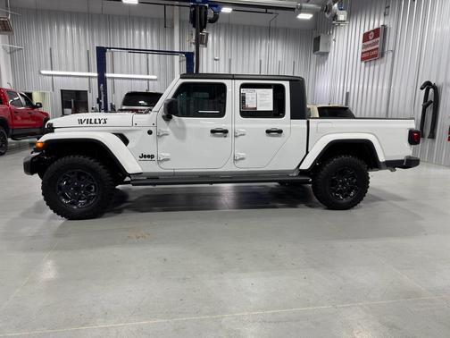 2023 Jeep Gladiator Sport