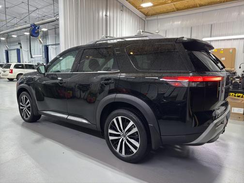 2024 Nissan Pathfinder Platinum