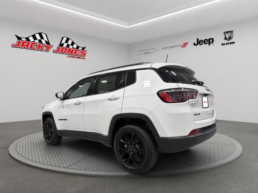 Bright White Clearcoat 2026 Jeep Compass Latitude