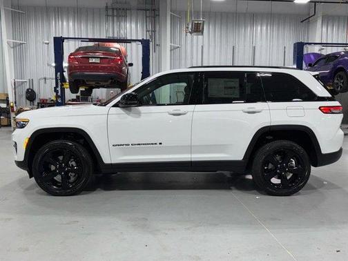 2025 Jeep Grand Cherokee Laredo