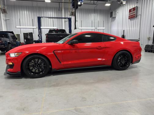 2016 Ford Shelby GT350 Base