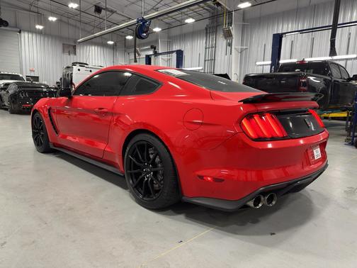 2016 Ford Shelby GT350 Base
