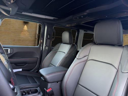 Black Clearcoat 2026 Jeep Wrangler Moab 392
