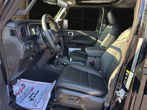 Black Clearcoat 2026 Jeep Wrangler Moab 392