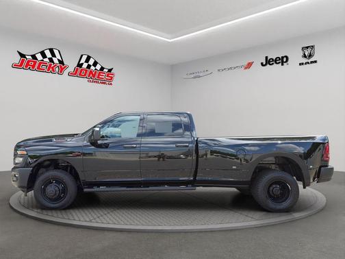 Diamond Black 2026 RAM 3500 Tradesman