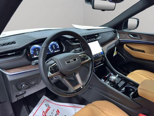 2025 Jeep Grand Cherokee Summit