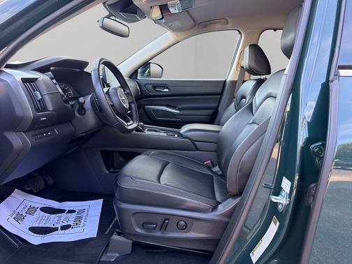 Obsidian Green 2022 Nissan Pathfinder SL