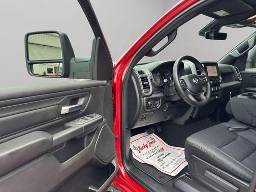 Molten Red Pearlcoat 2026 RAM 1500 Express