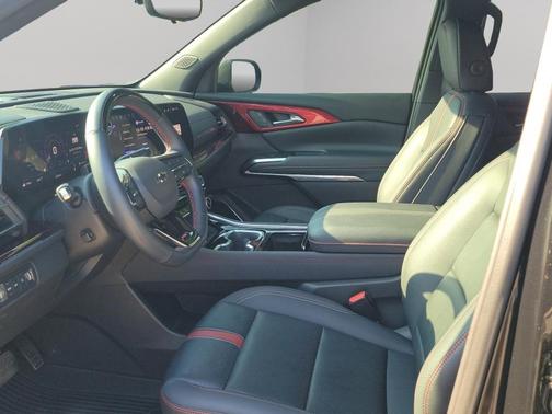 Mosaic Black Metallic 2024 Chevrolet Traverse RS