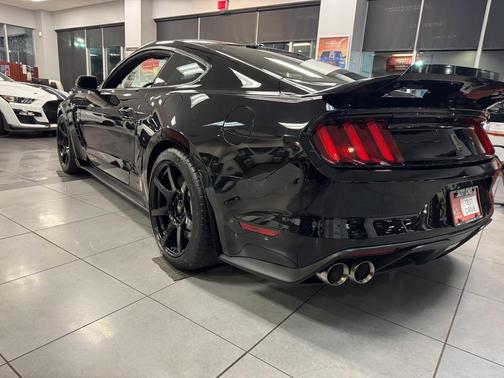 2019 Ford Shelby GT350 Base