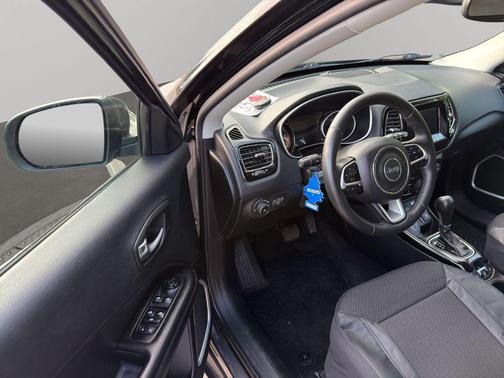 Granite Crystal Metallic 2019 Jeep Compass Altitude