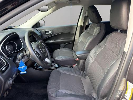 Granite Crystal Metallic 2019 Jeep Compass Altitude