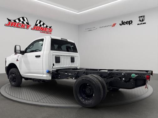 Bright White Clearcoat 2026 RAM 3500 Tradesman/Big Horn