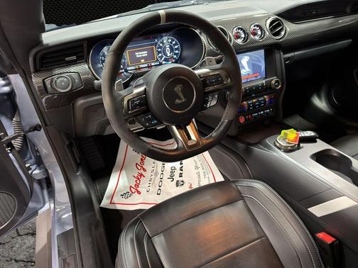 2022 Ford Shelby GT500 Base