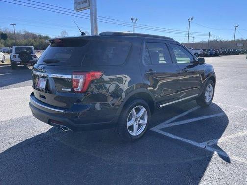Photo 4 of 26 of 2018 Ford Explorer XLT