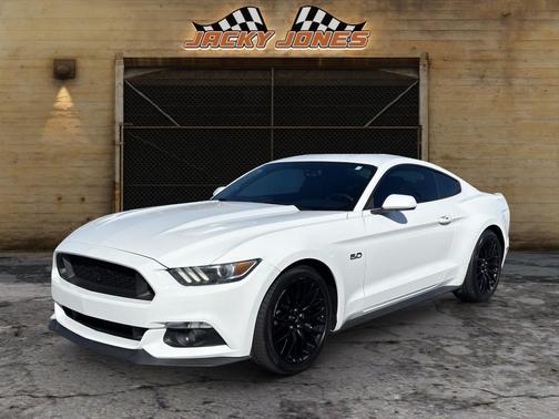 Oxford White 2017 Ford Mustang GT