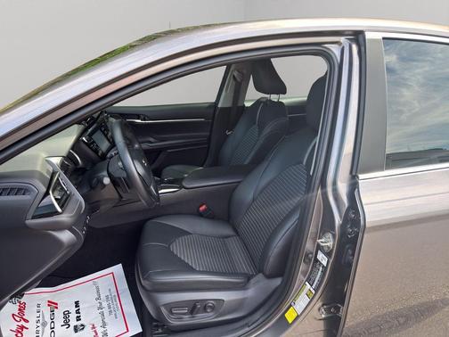 Predawn Gray Mica 2019 Toyota Camry SE