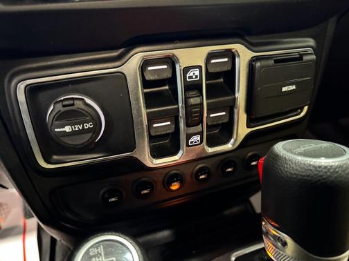 2020 Jeep Gladiator Sport