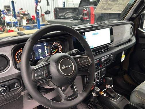 2025 Jeep Gladiator Sport