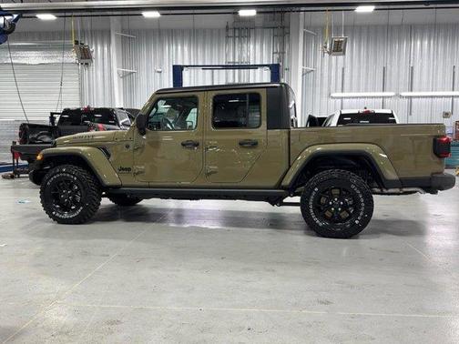 2025 Jeep Gladiator Sport