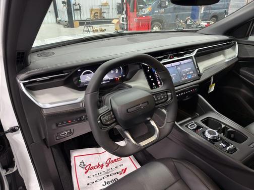 2026 Jeep Cherokee LAREDO/LIMITED