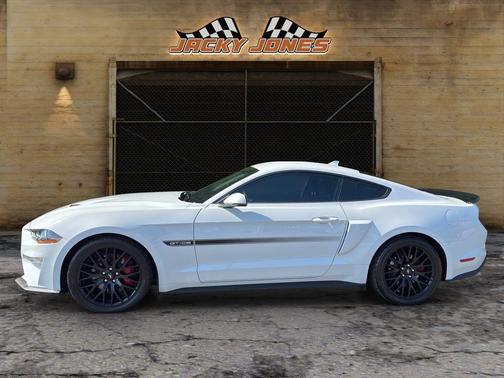 Oxford White 2020 Ford Mustang GT Premium