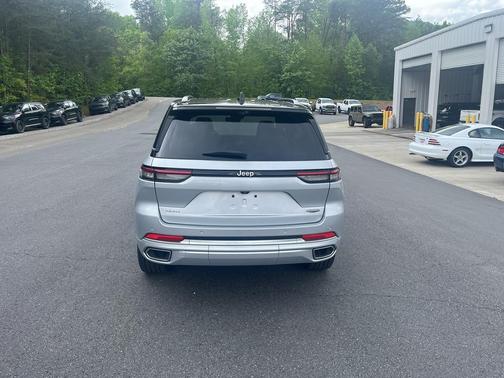 2023 Jeep Grand Cherokee Summit