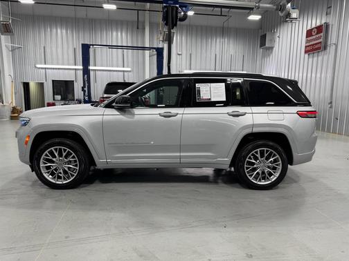 2023 Jeep Grand Cherokee Summit
