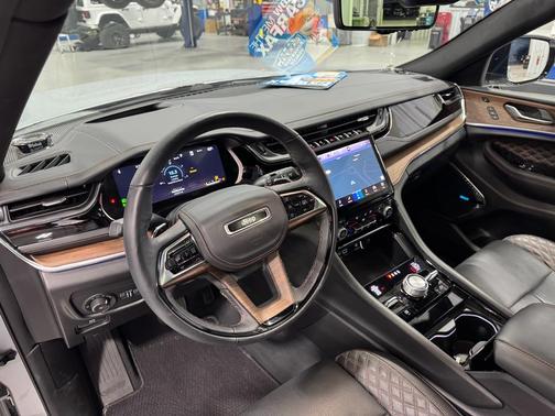 2023 Jeep Grand Cherokee Summit
